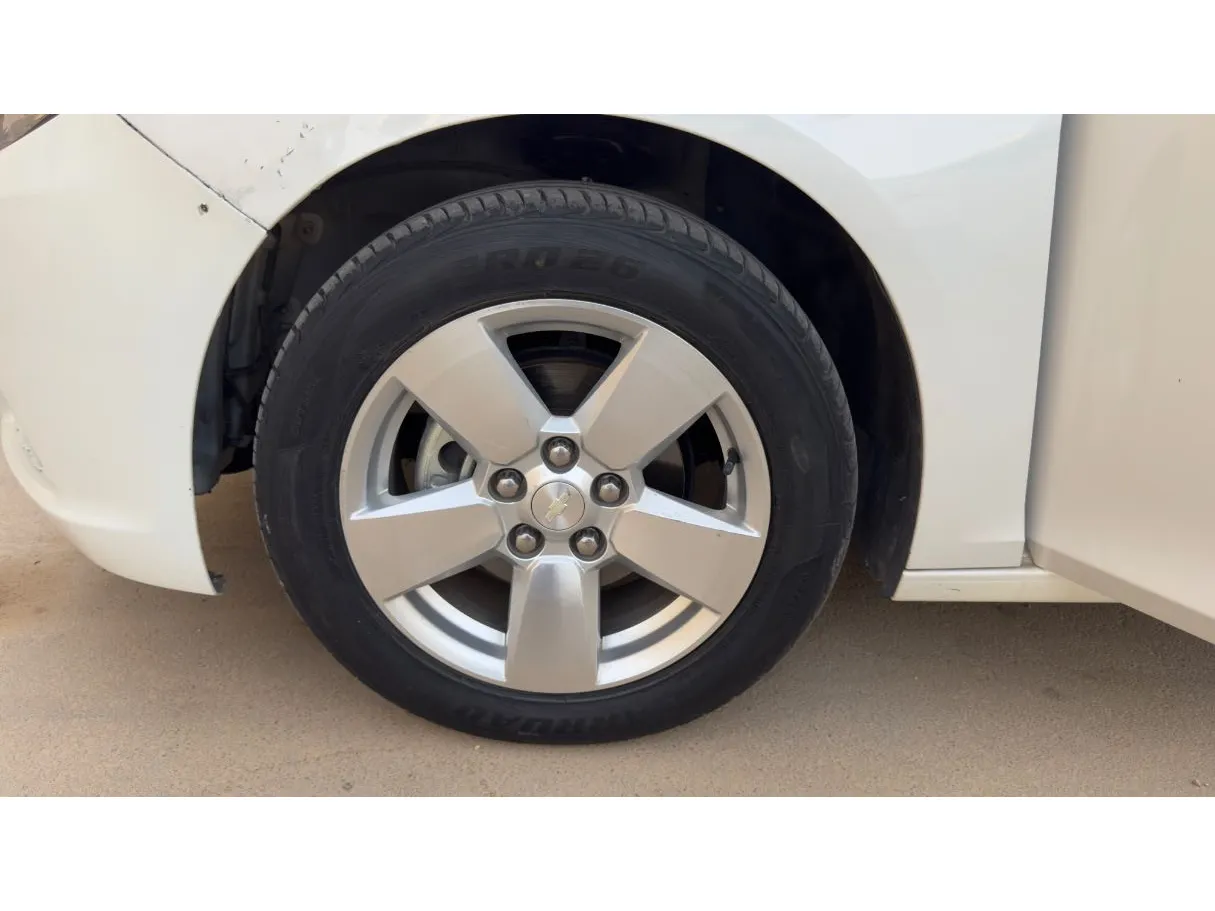 Car image 9