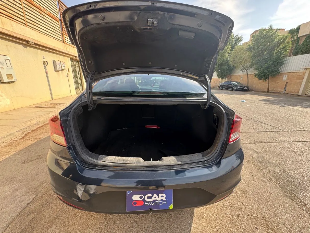 Car image 20