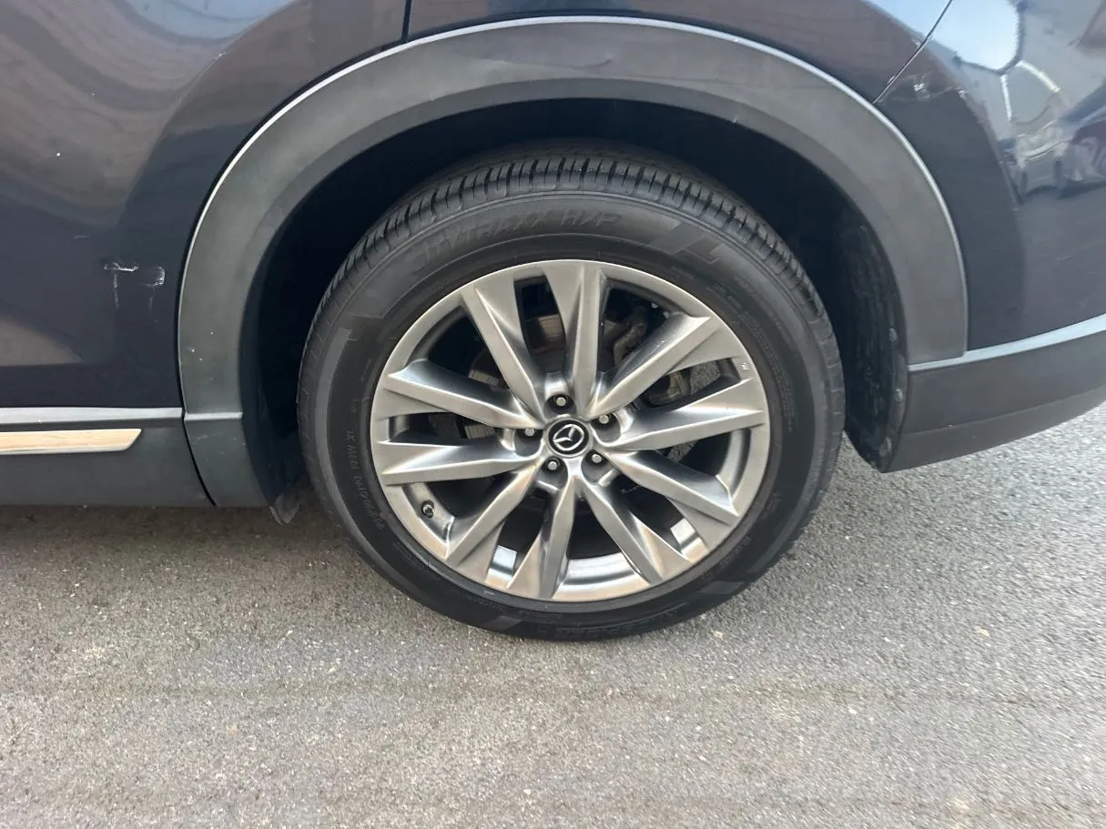 Car image 9