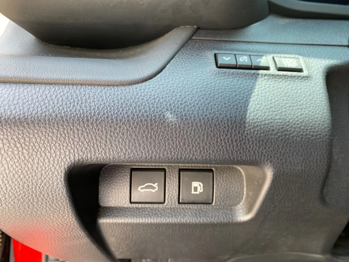 Car image 27