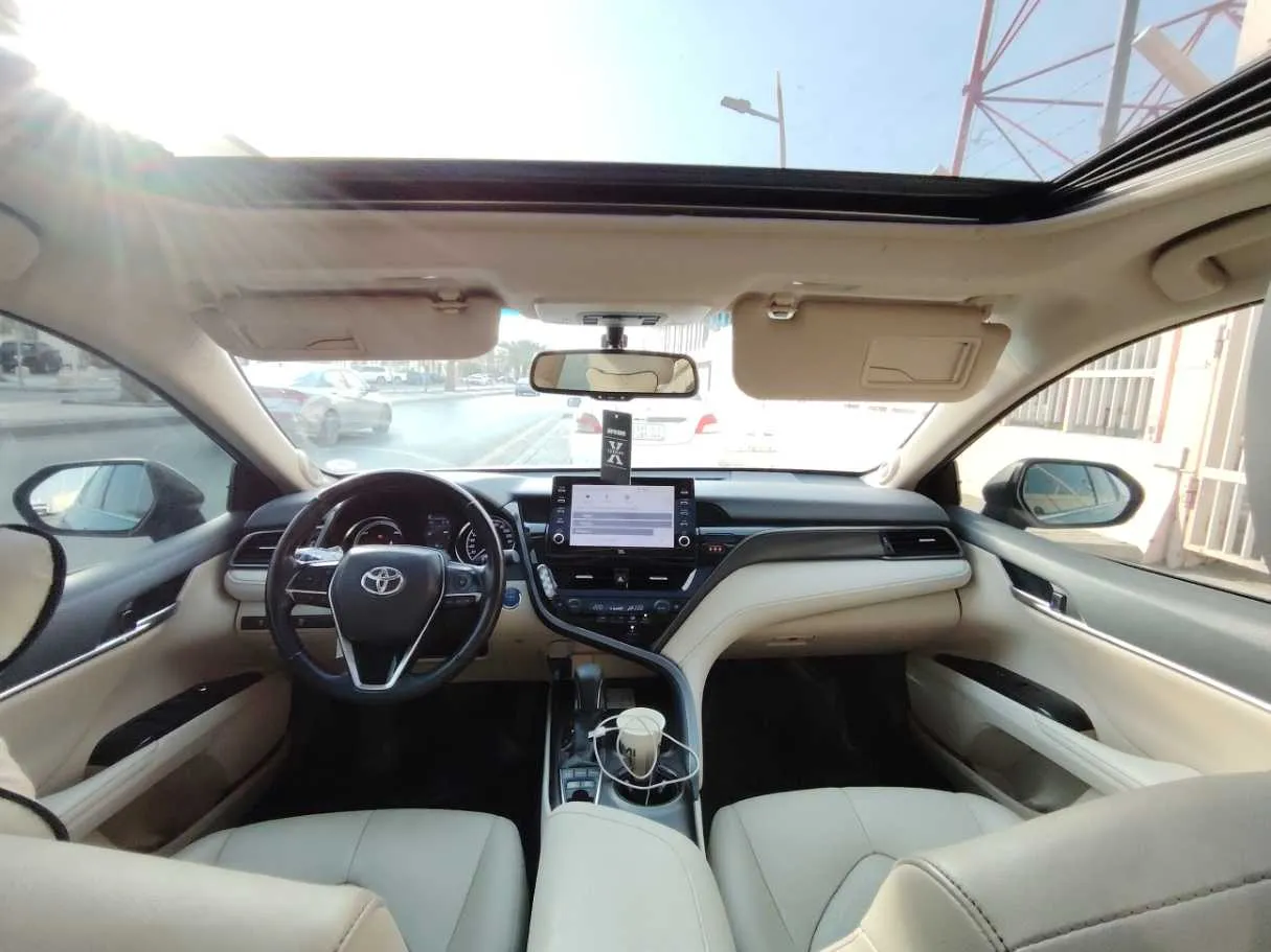 Car image 18
