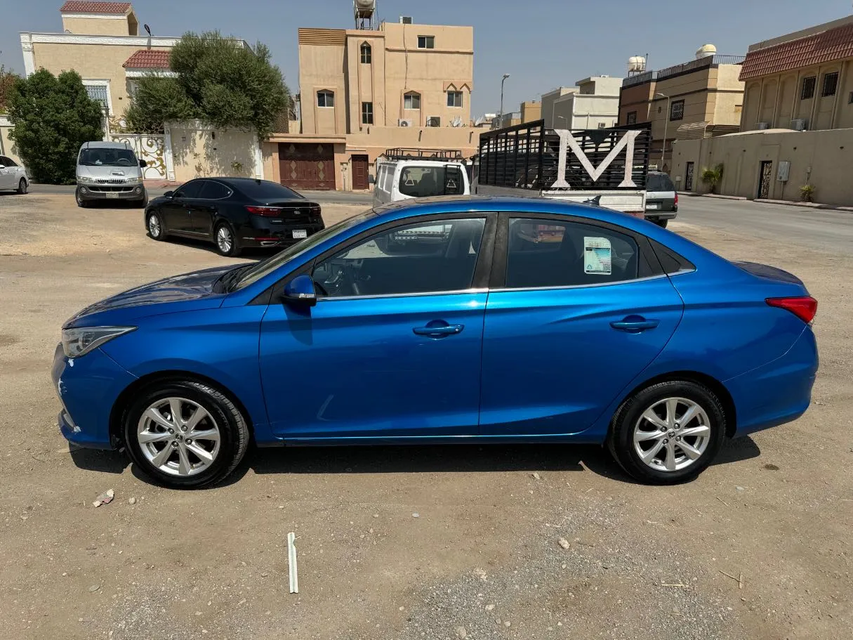 Car image 8