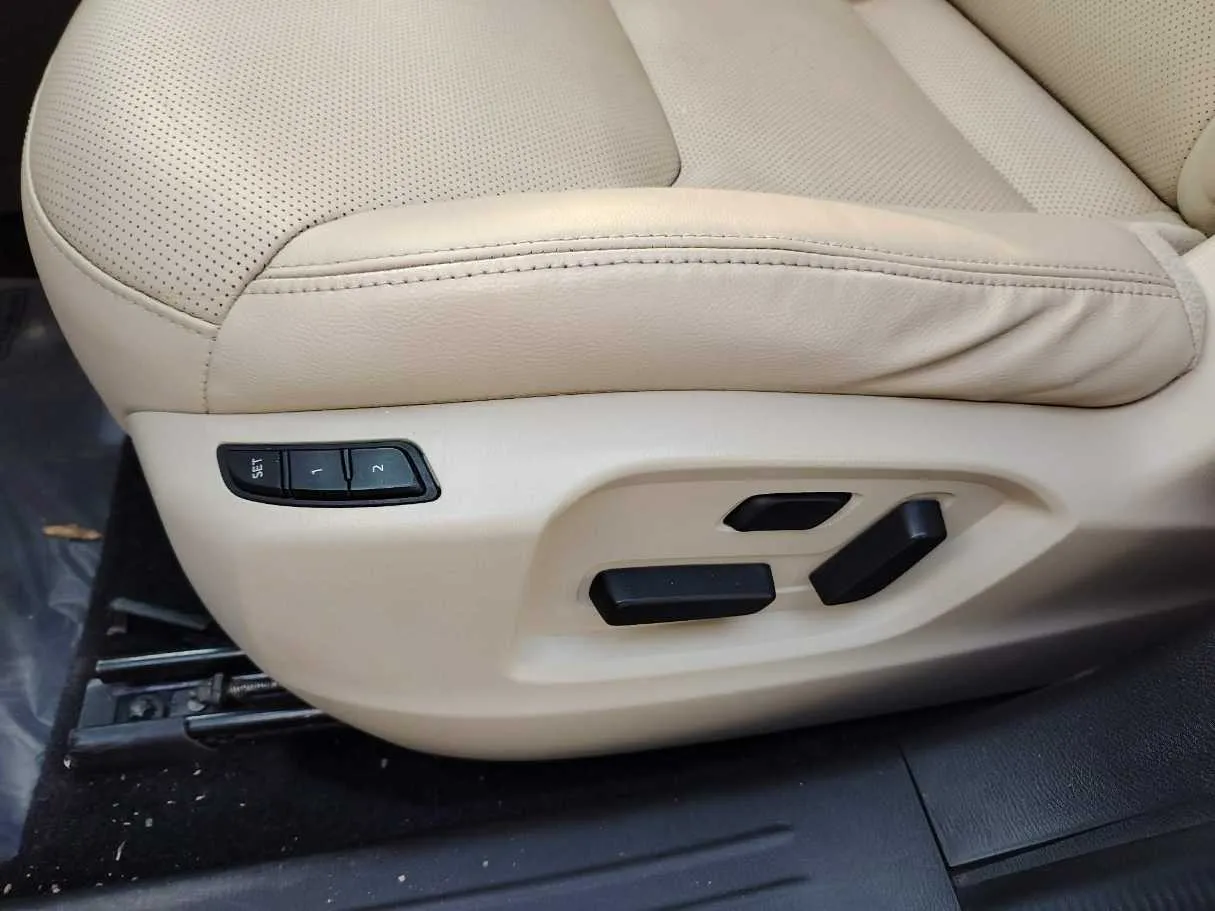 Car image 44