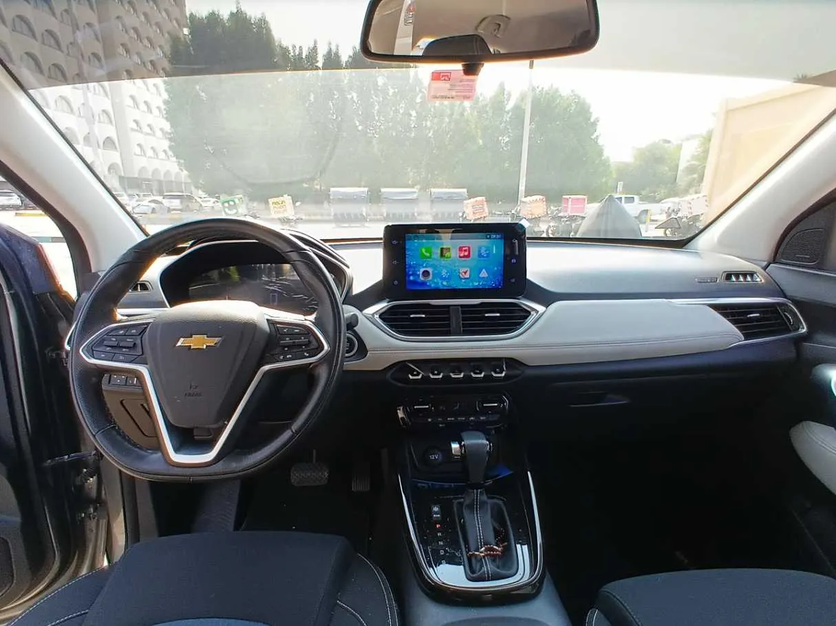 Car image 15