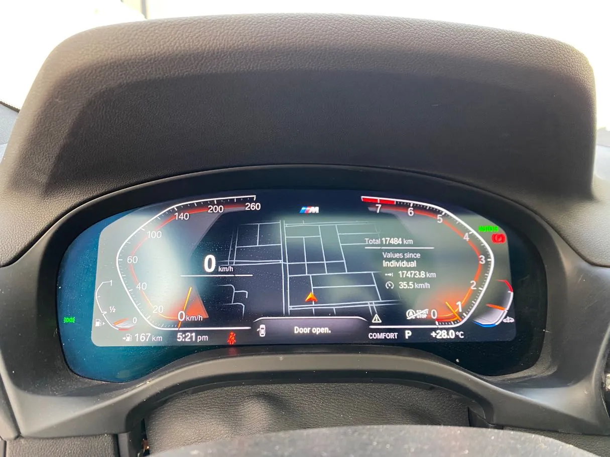 Car image 18