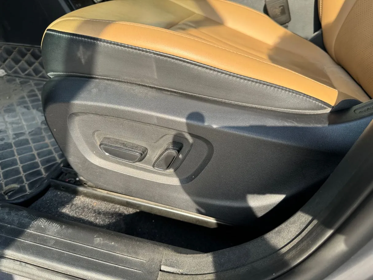 Car image 22