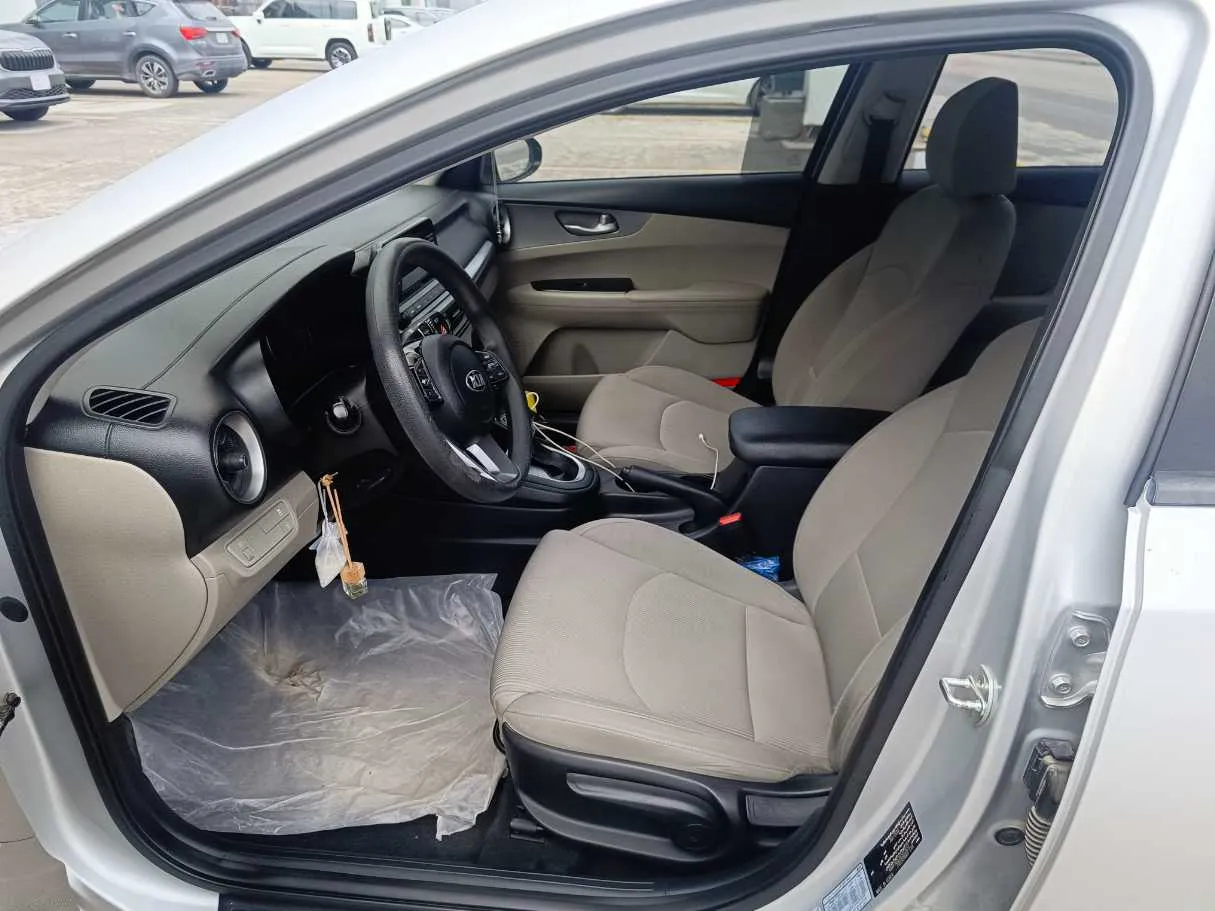 Car image 13