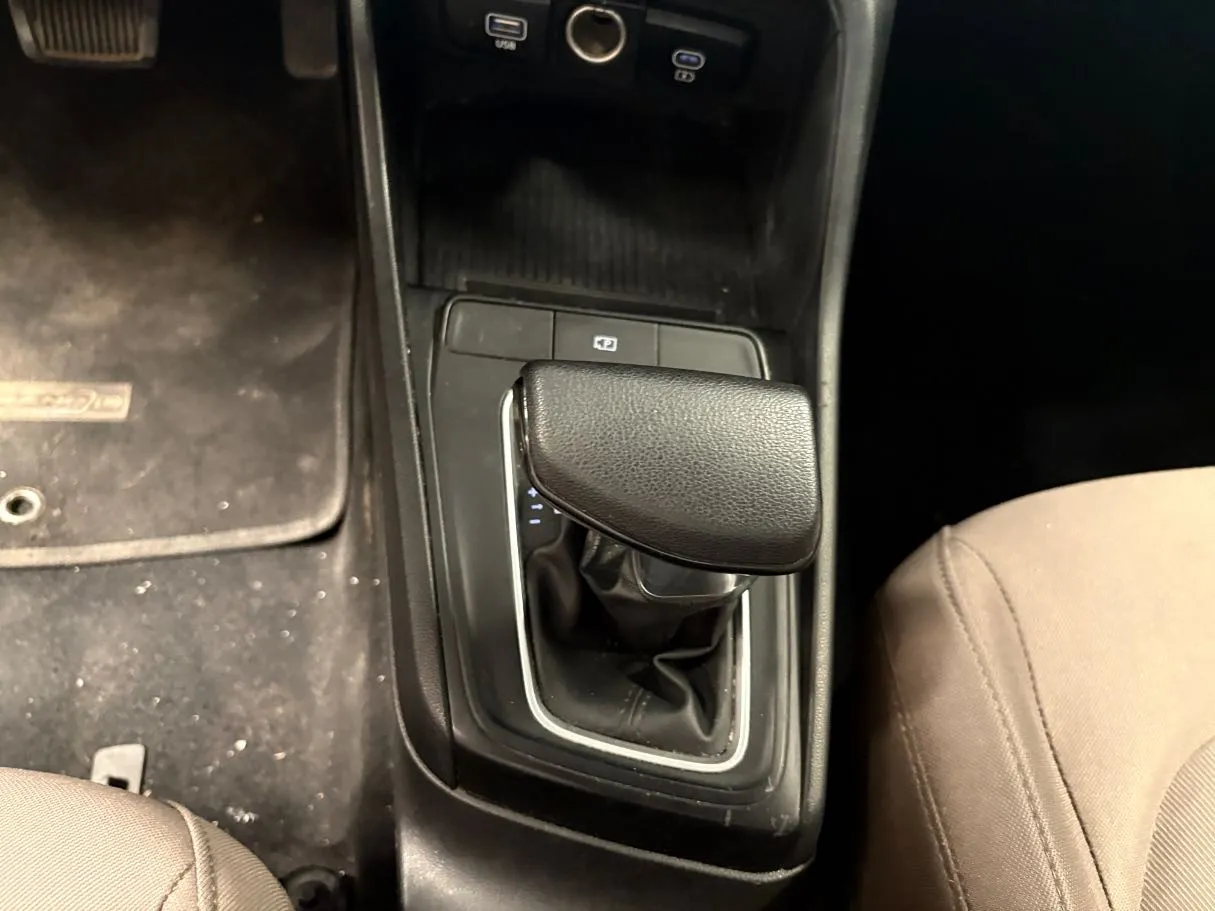 Car image 16