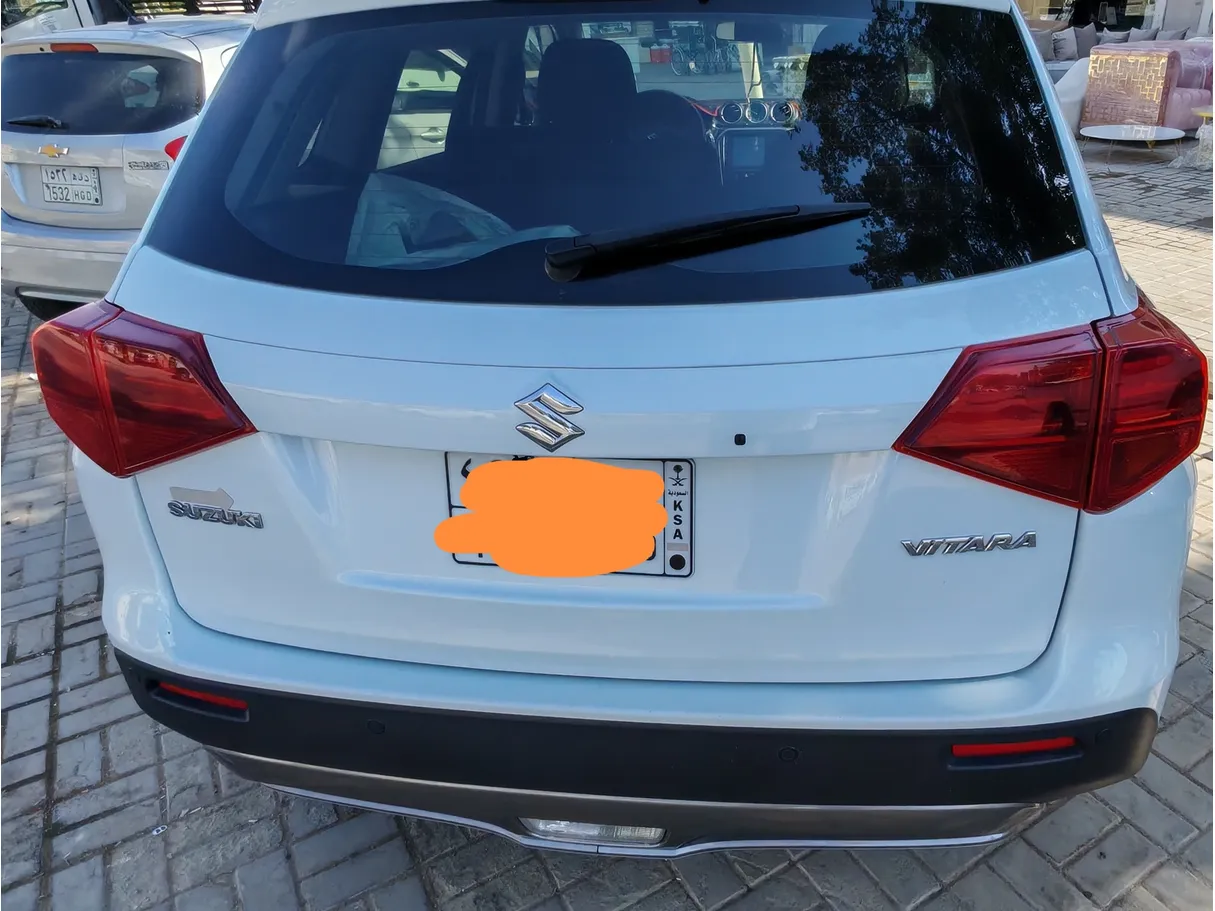 Car image 13