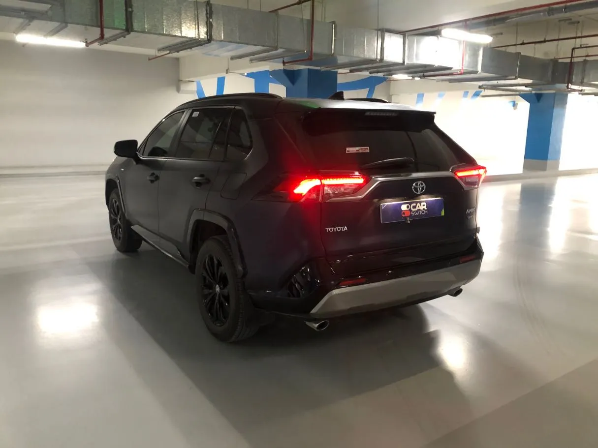 Car image 7