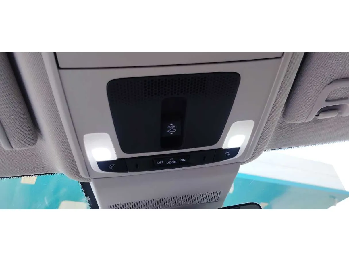 Car image 28