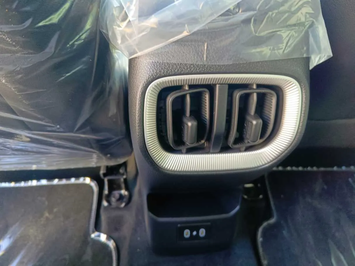 Car image 29