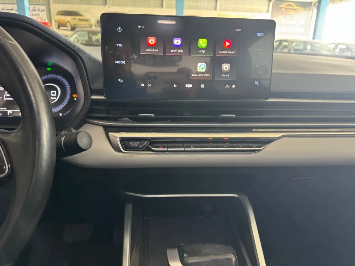 Car image 12