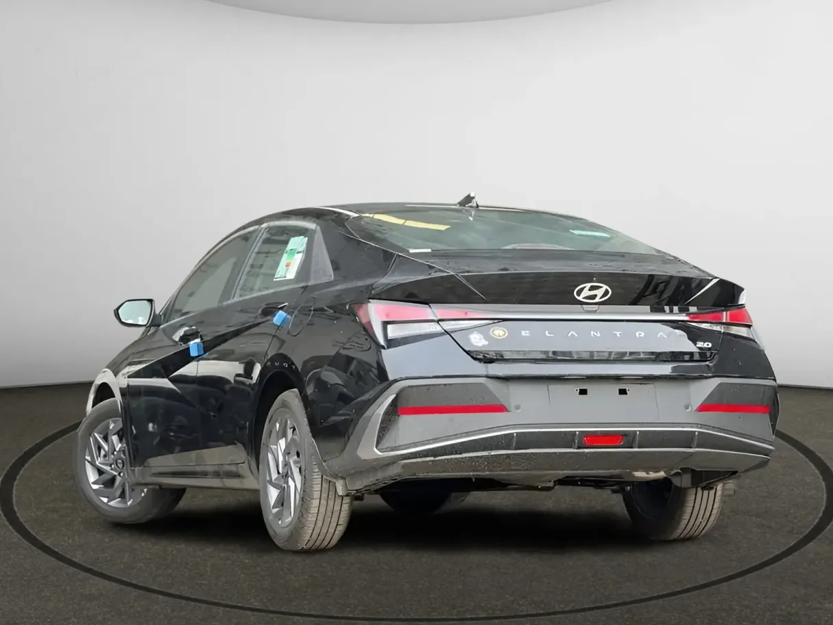 Car image 5
