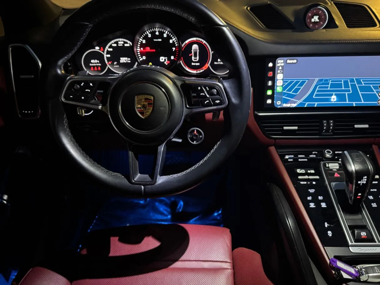 Car image 18