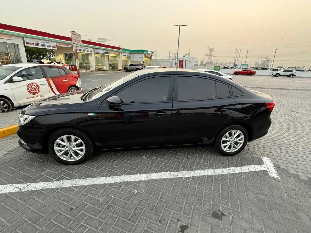 Car image 4