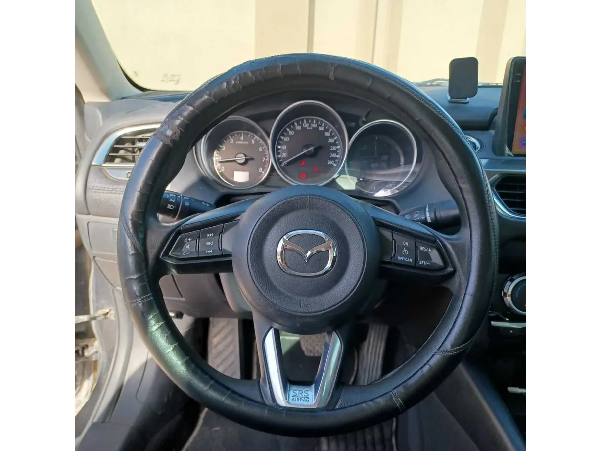 Car image 19