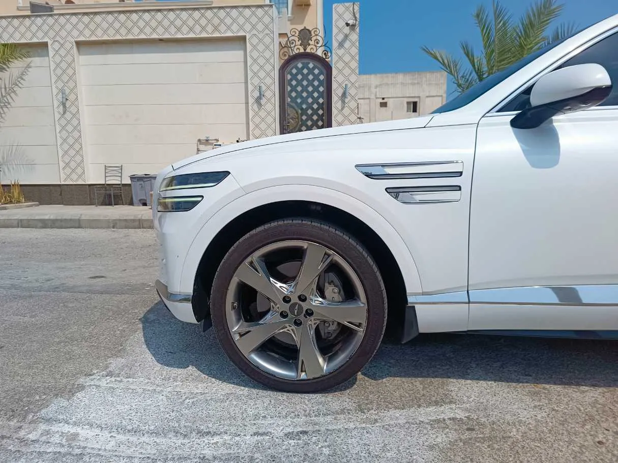 Car image 9