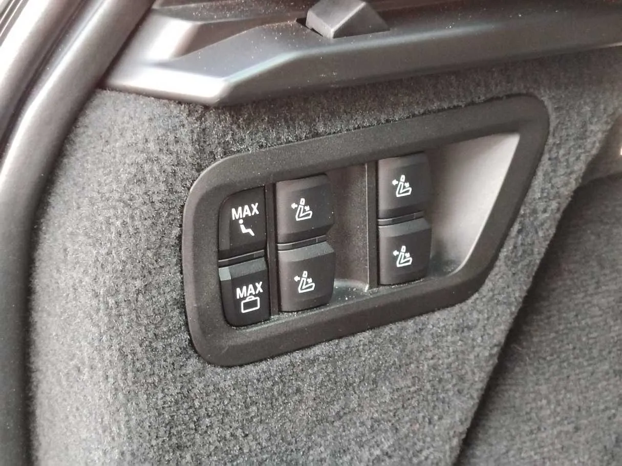 Car image 44