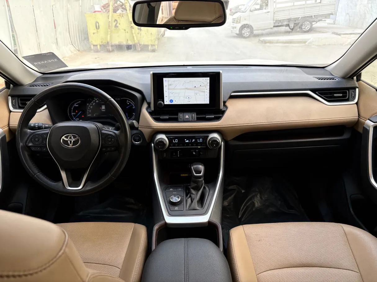 Car image 18