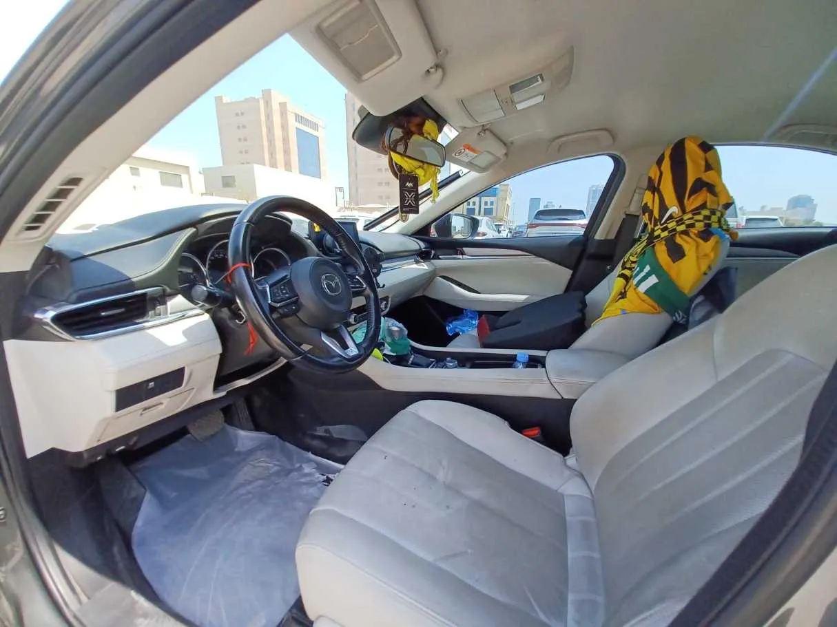 Car image 10