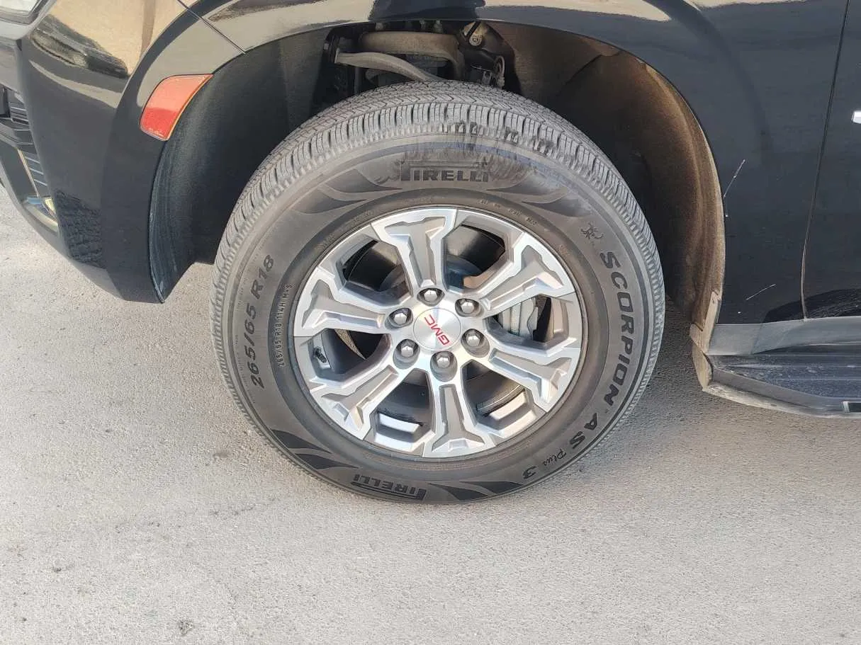 Car image 10