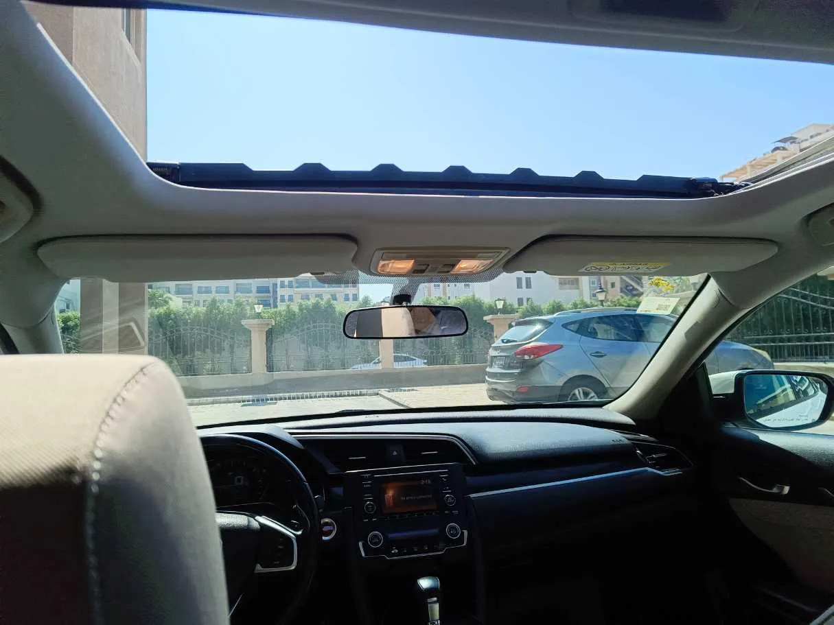 Car image 17