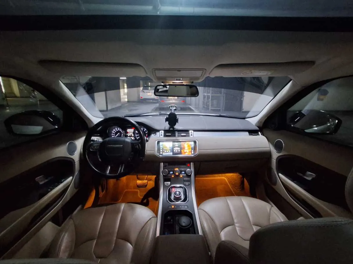 Car image 18