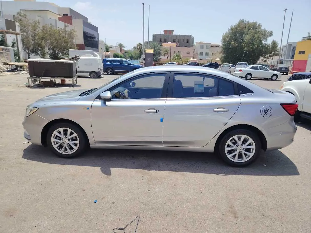 Car image 8