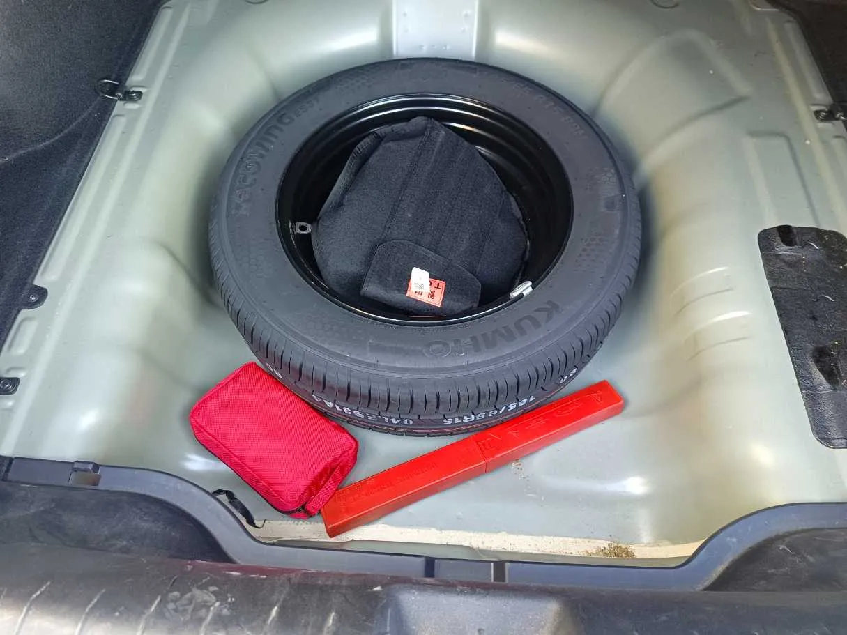 Car image 32