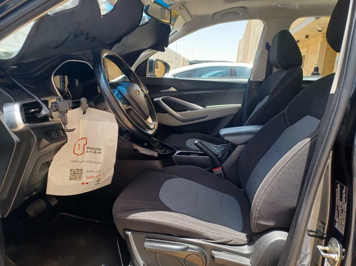 Car image 11
