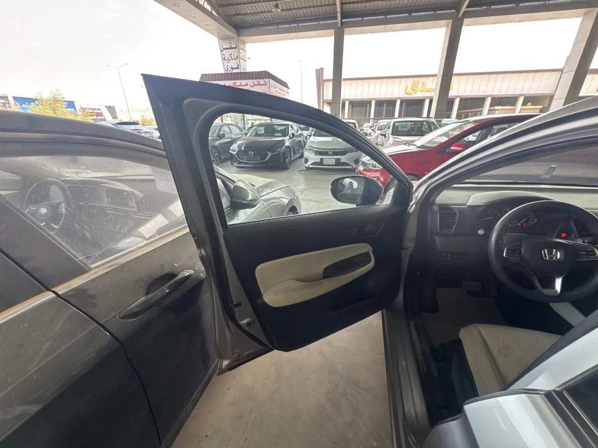 Car image 7