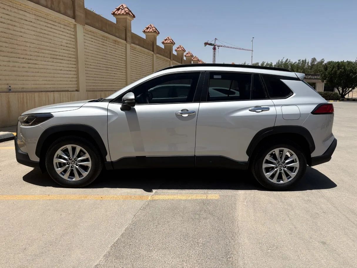 Car image 8