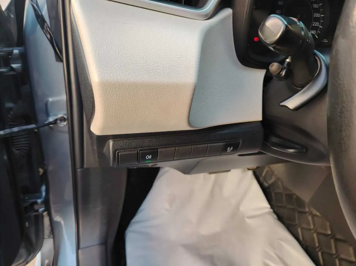 Car image 32