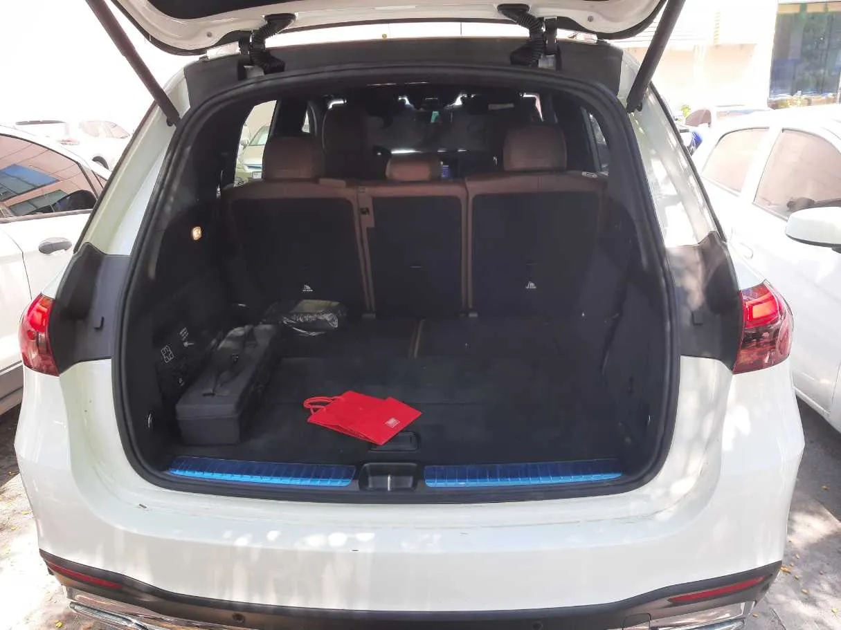 Car image 19