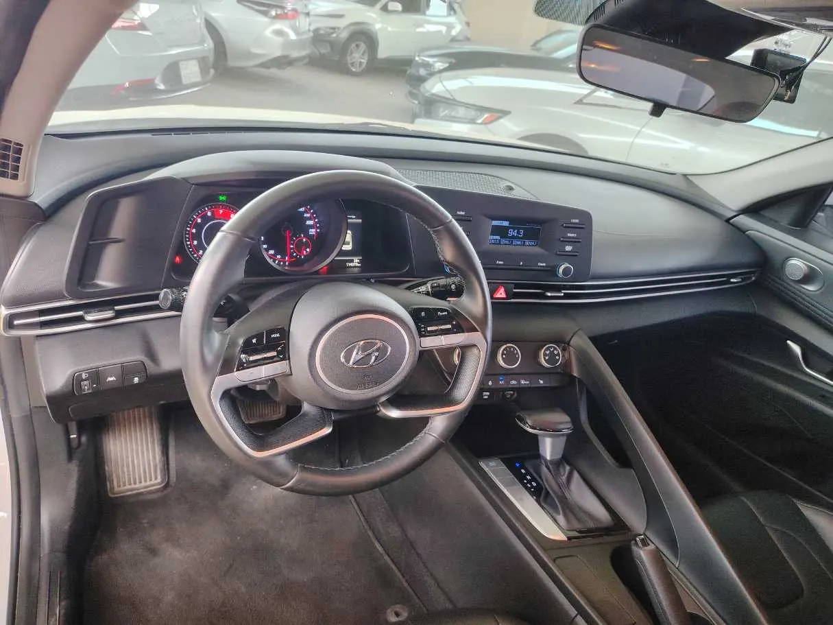 Car image 13