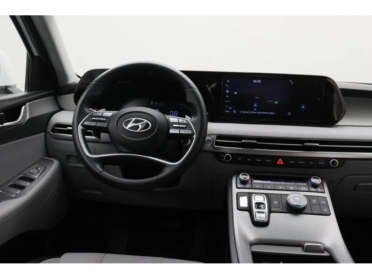 Car image 15