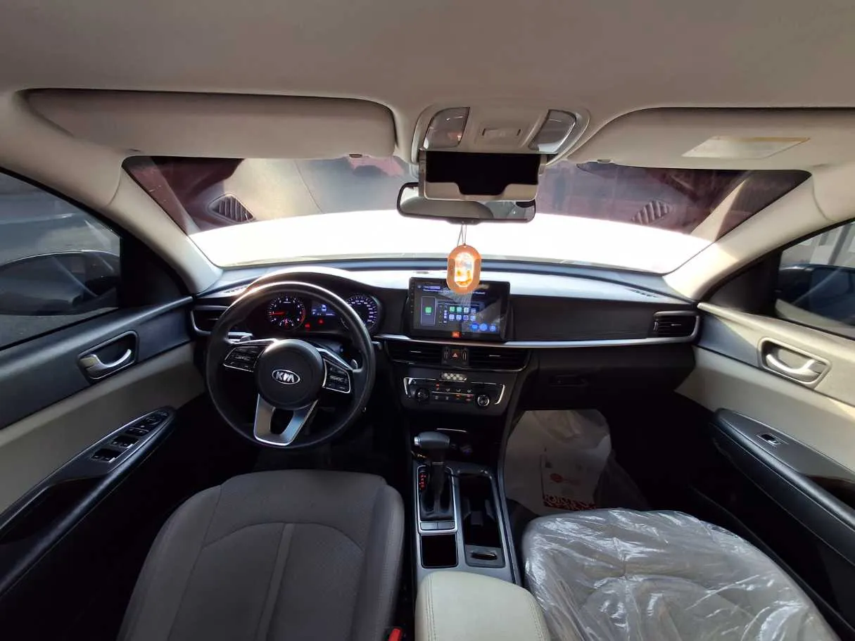 Car image 17