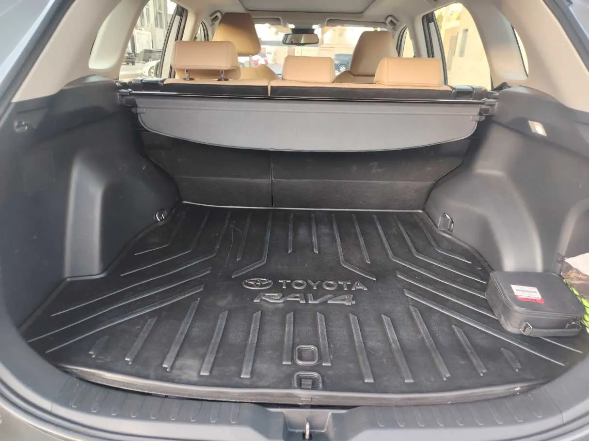 Car image 26