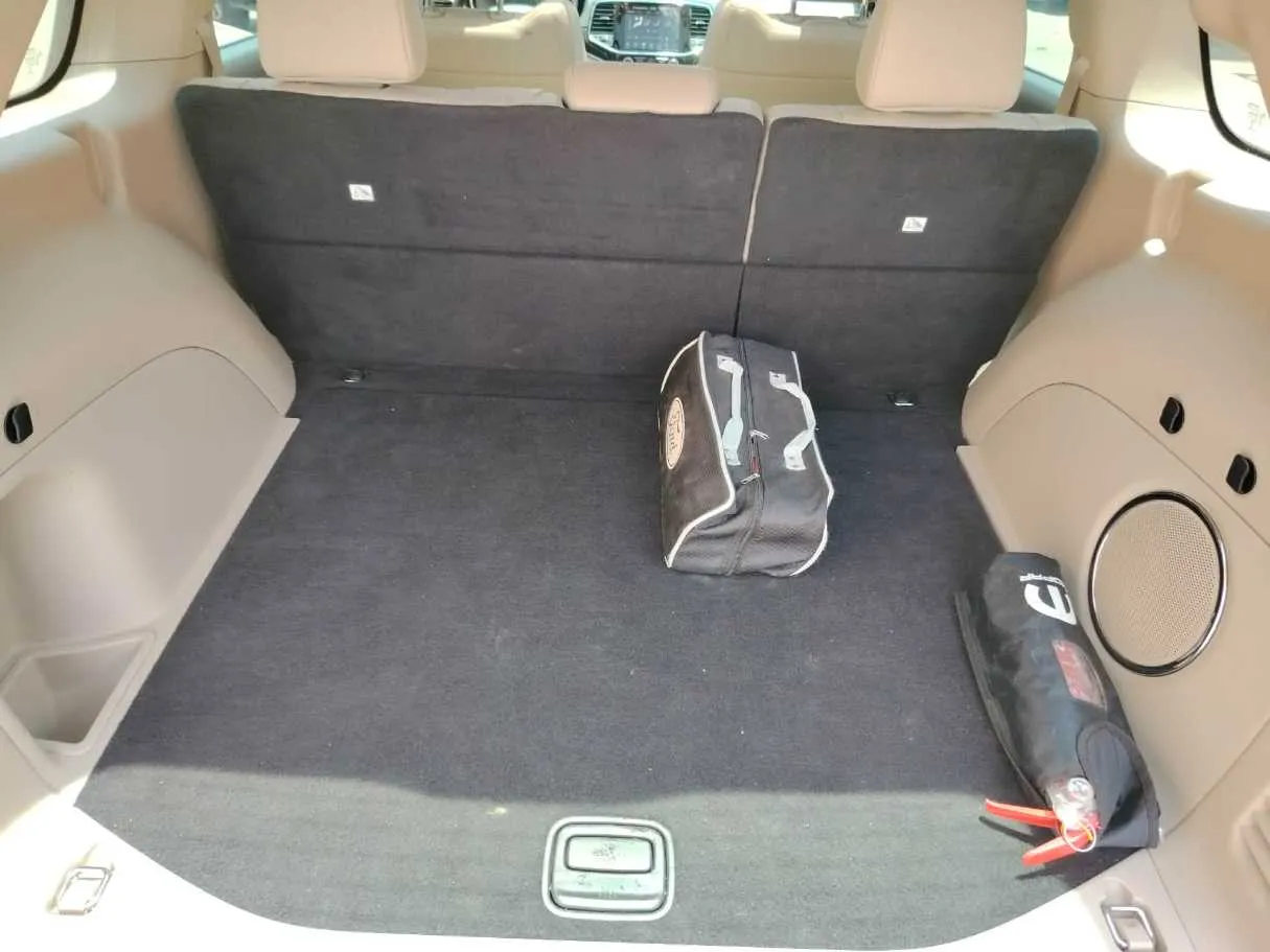 Car image 28