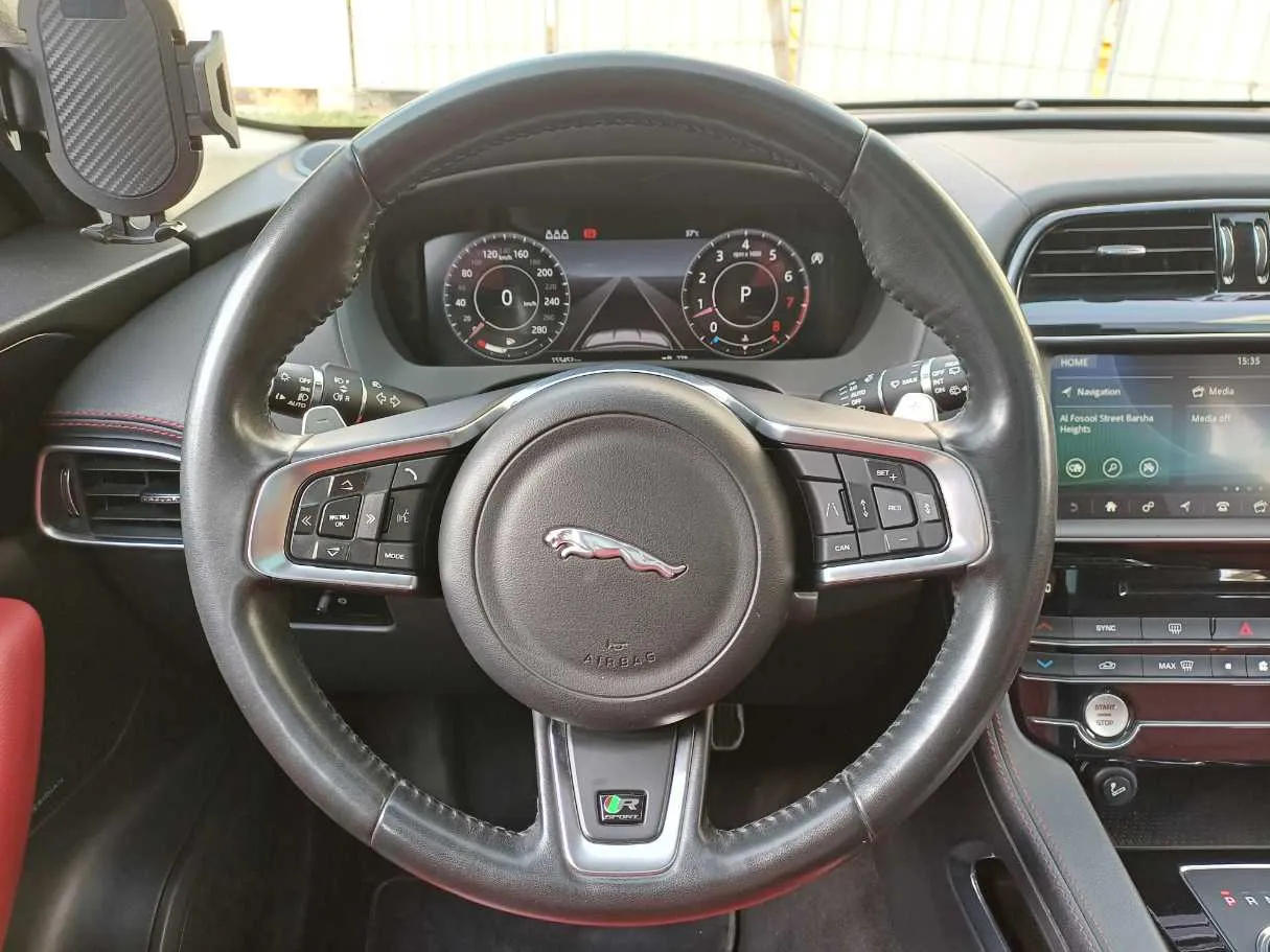 Car image 13