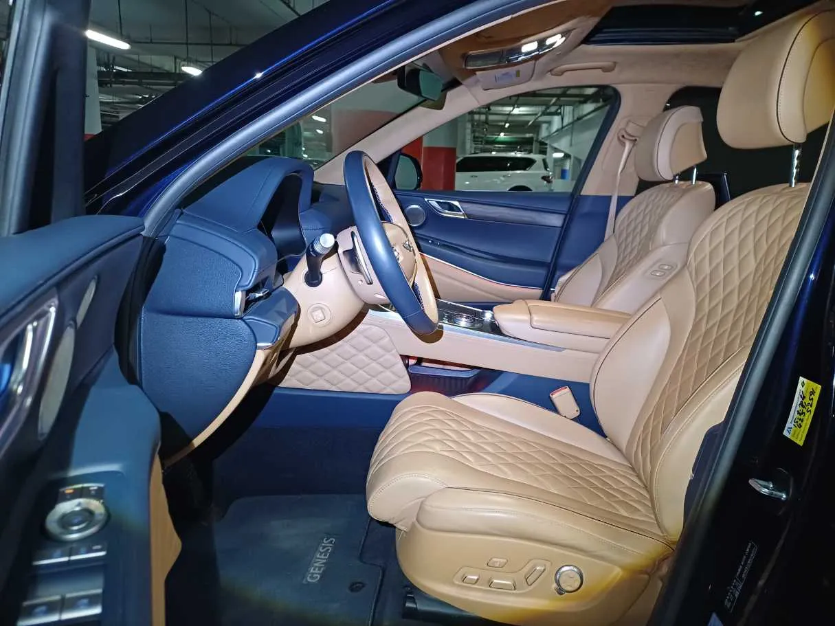 Car image 12
