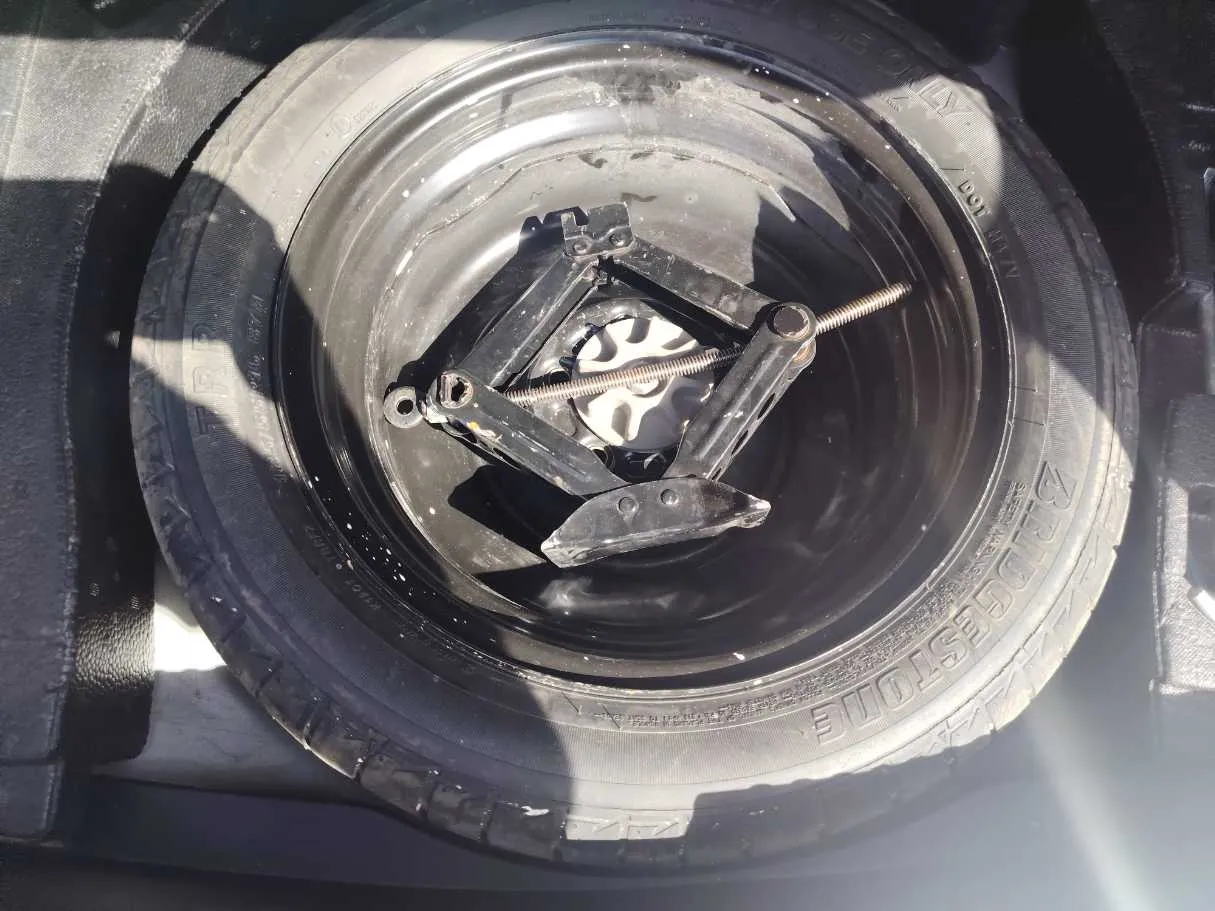 Car image 30