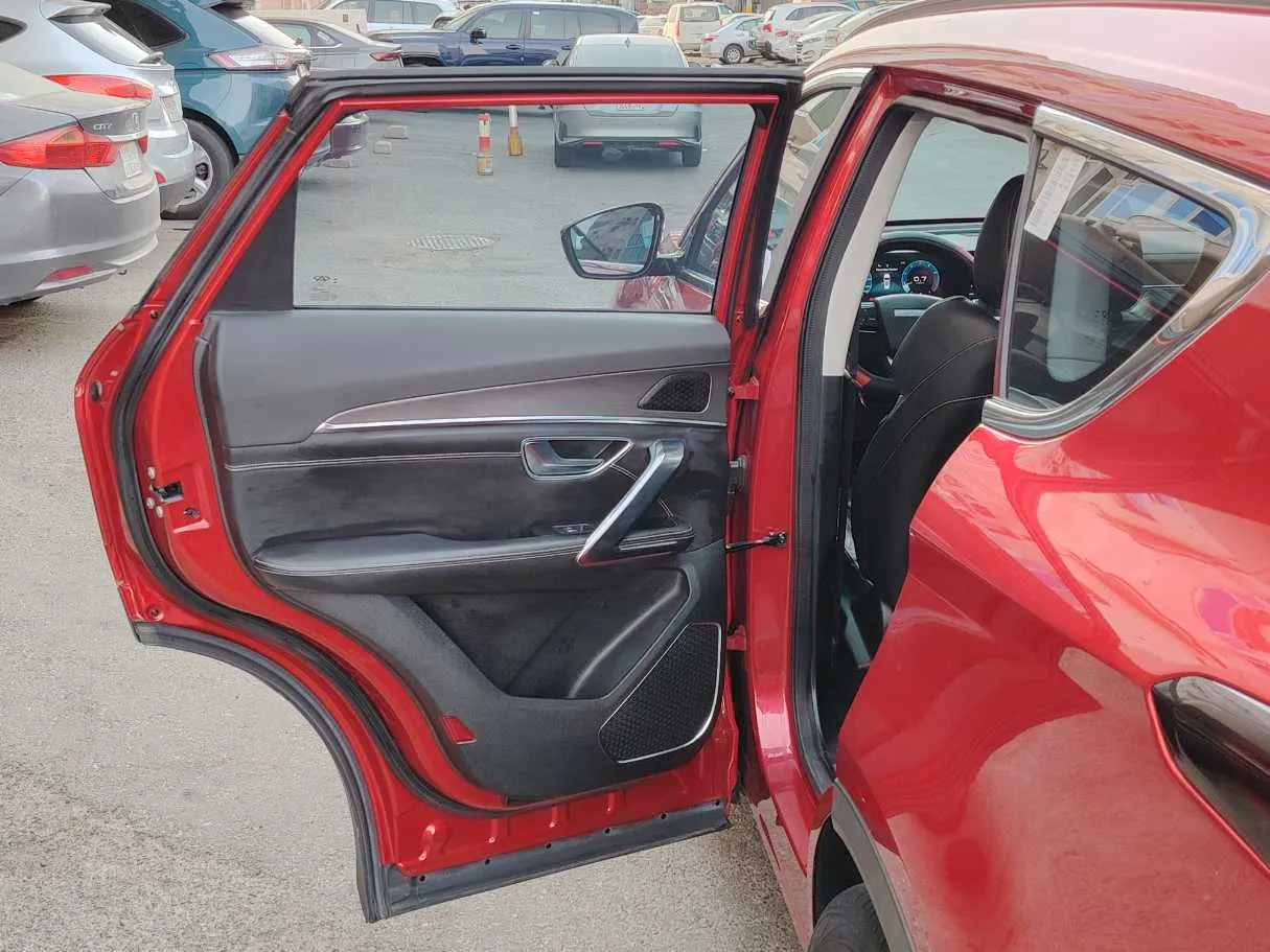 Car image 15