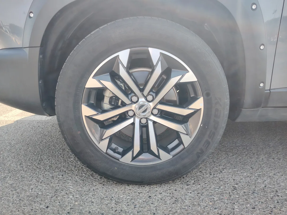 Car image 9