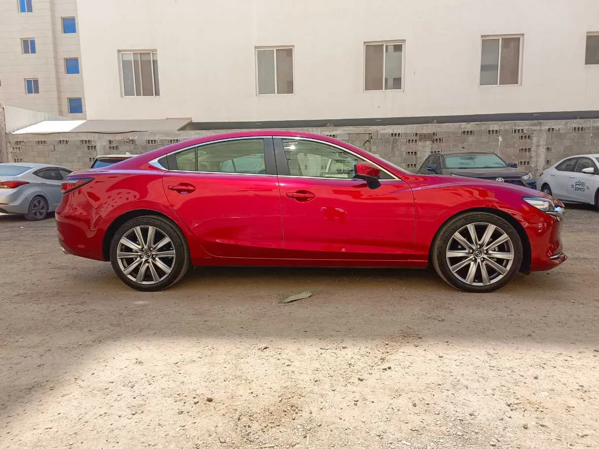 Car image 4