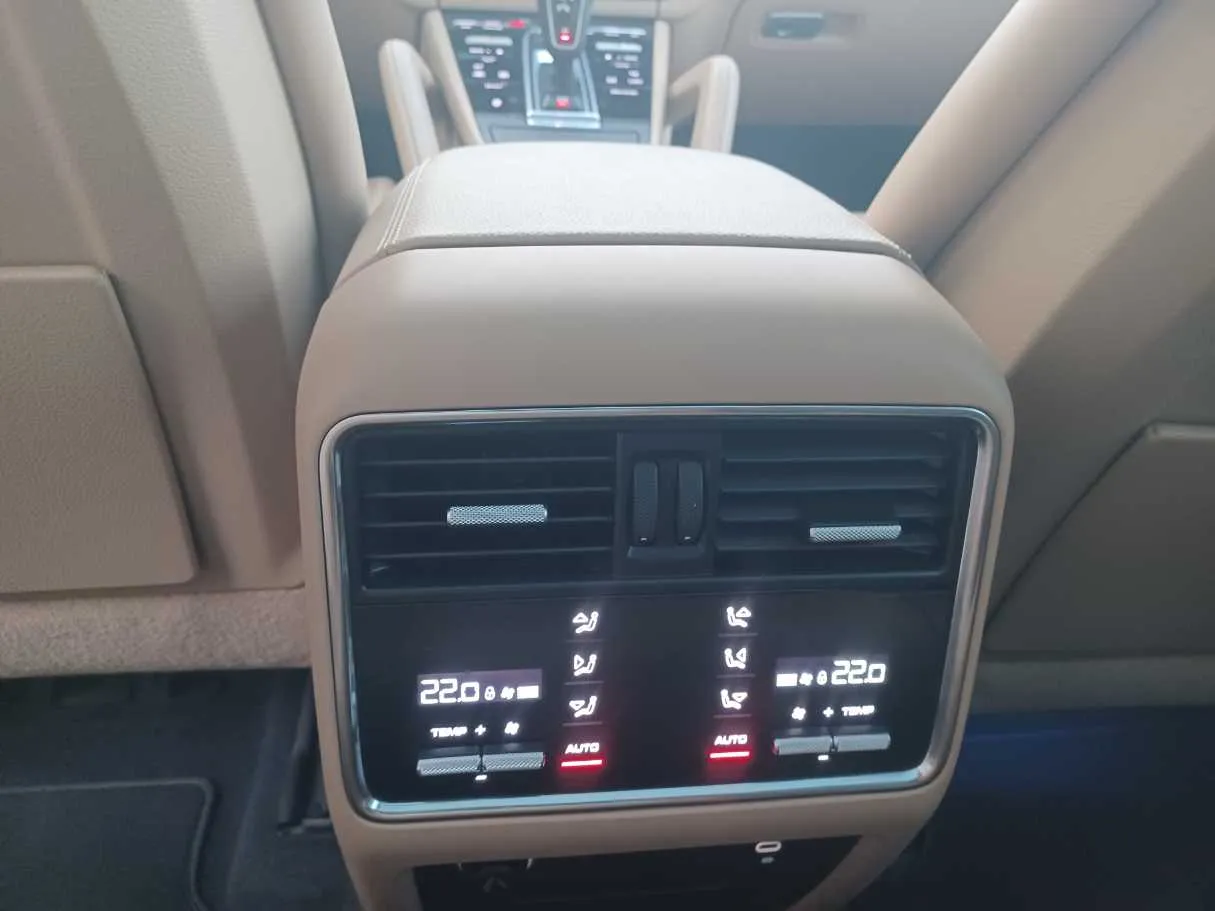 Car image 22