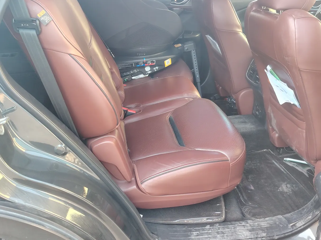 Car image 17