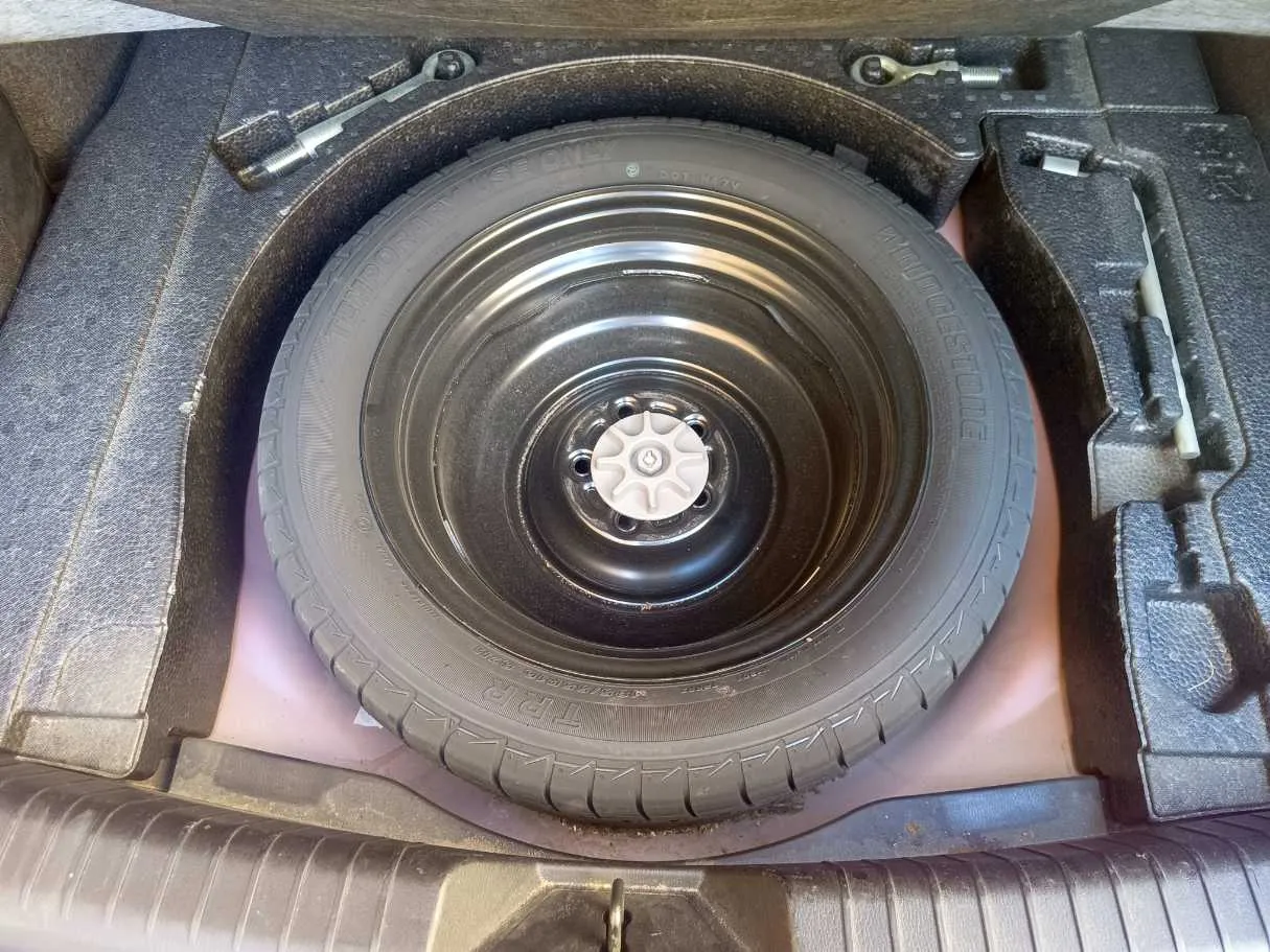 Car image 30