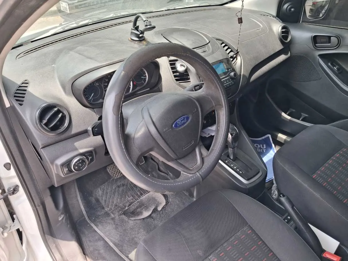 Car image 10